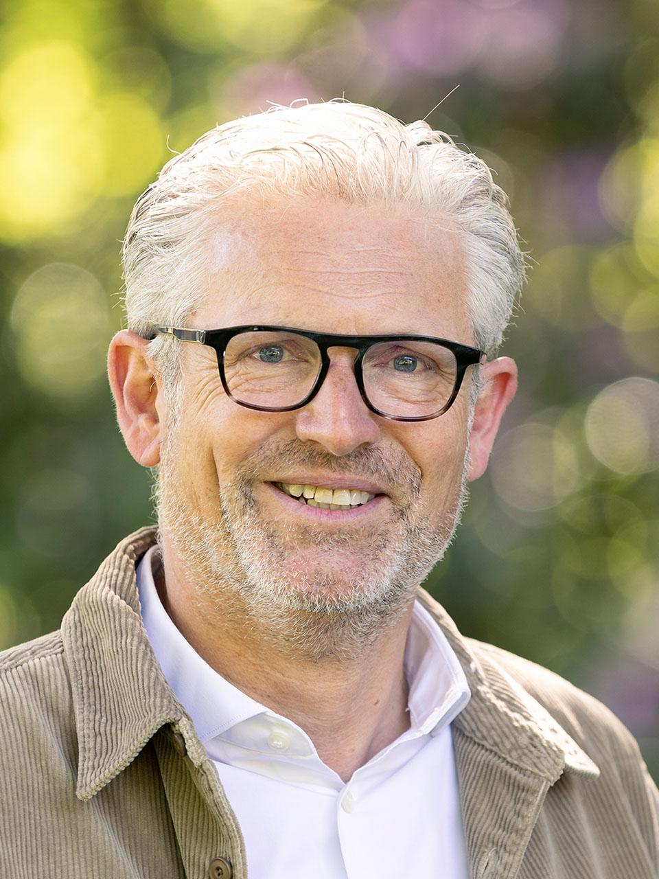 Dr. Patrick Debois Dr. Patrick Debois