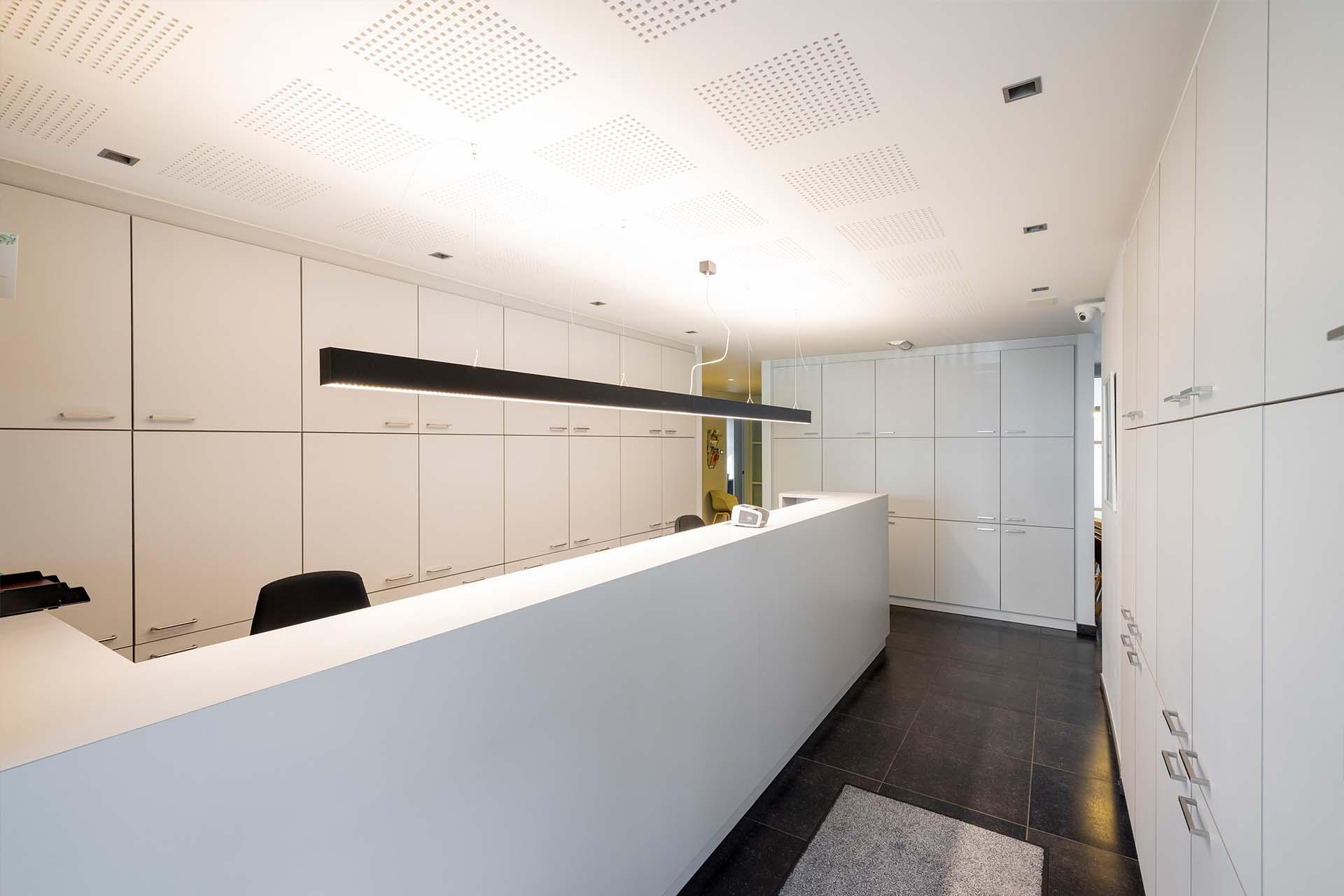 Ontvangst Groepspraktijk te Ekeren, Marcel De Backerstraat 53, 2180 Ekeren Gynaecologen: Dr. Guy Buytaert, Dr. Patricia Cryns, Dr. Anouk De Bruyn, Dr. Stazie Dierckxsens, Dr. Kristof Kinget en Dr. Marjan Verbruggen\n