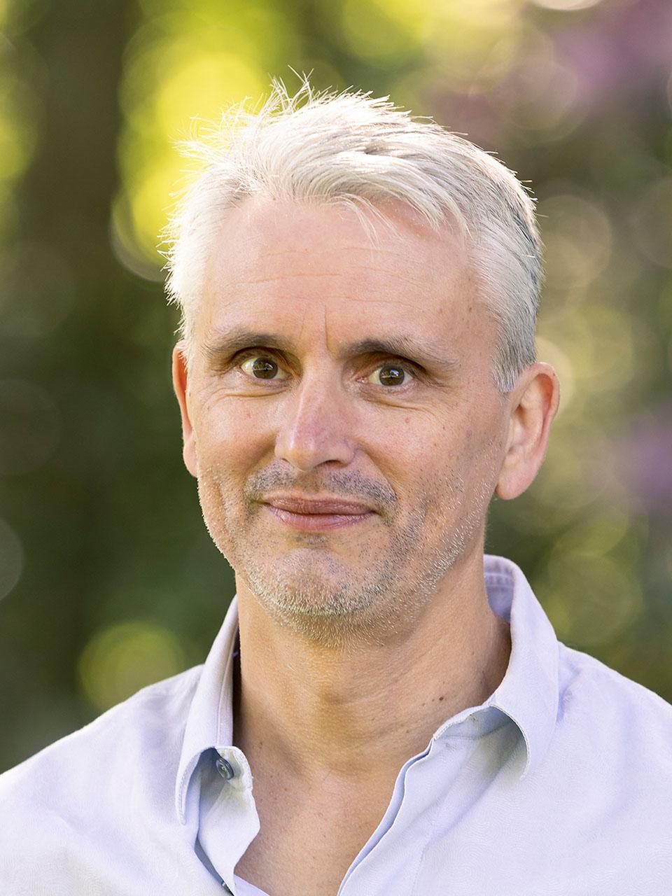 Dr. Kristof Kinget Dr. Kristof Kinget