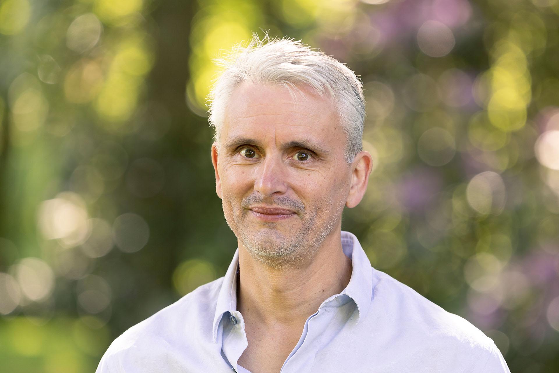 Dr. Kristof Kinget Dr. Kristof Kinget