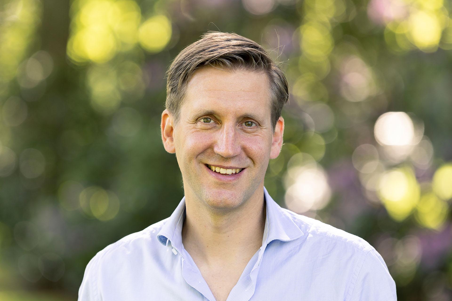 Dr. Frederik Peeters Dr. Frederik Peeters